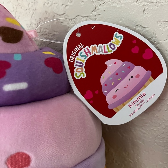 18. Kimmie The Cupcake 8” Squishmallow - Picture 2 of 4